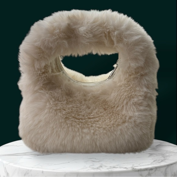 Forever 21 Chic Faux Fur Handbag in Off White - Picture 1 of 5